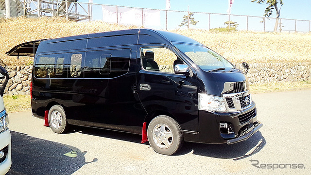 大磯で、1月にマイナーチェンジしたNV350キャラバンや海外向けタイタンやナバラなど、日産の小型商用車(LCV)ラインナップの展示・試乗が行われた