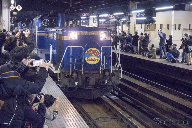 札幌駅4番ホームに進入する上り最終『はまなす』。