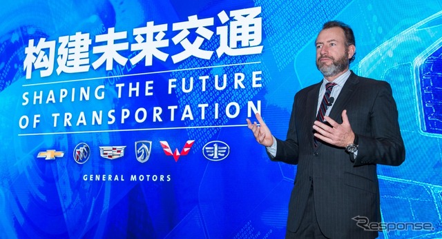 中国市場での新たな成長戦略を発表するGMのダン・アマン社長