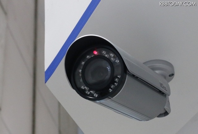 通学路監視などを想定したモデルとなるフルHD監視カメラ「DZ5W【オールインワンモデル】」(撮影:防犯システム取材班)