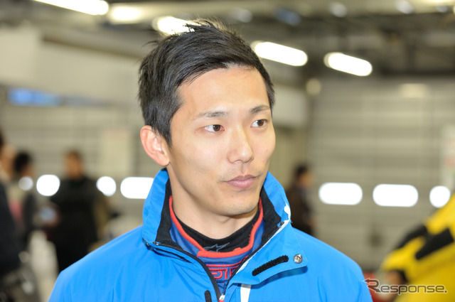 スバルWRX STIのシェイクダウンテストに臨んだ山内英輝
