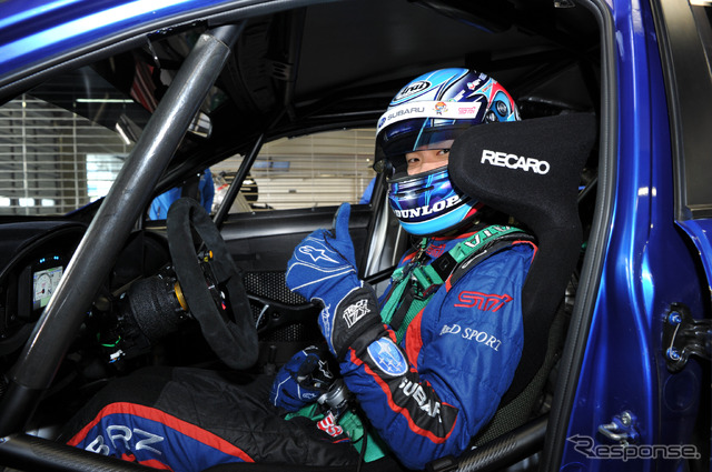 スバルWRX STIのシェイクダウンテストに臨んだ山内英輝