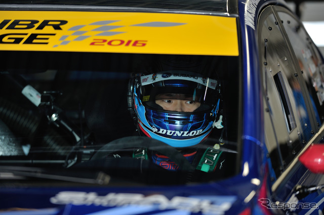 スバルWRX STIのシェイクダウンテストに臨んだ山内英輝