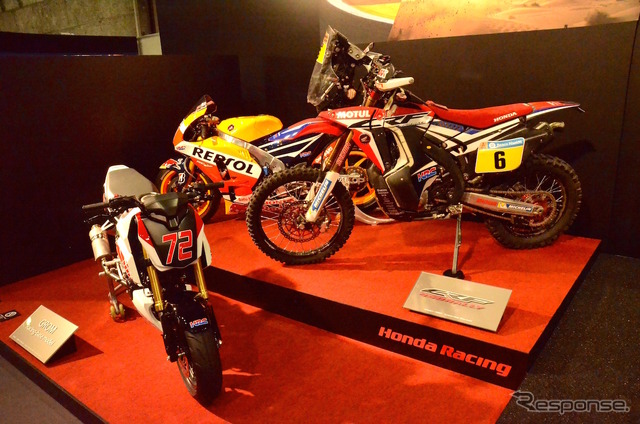 グロム・レーシングベースモデルのほか、RC213VやCRF450RALLYも展示されたホンダブース。