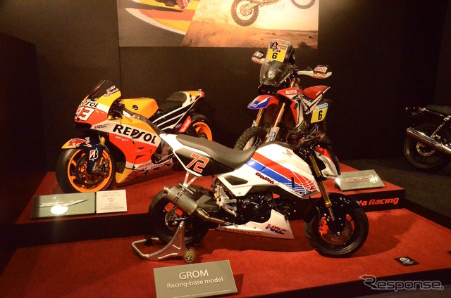 グロム・レーシングベースモデルのほか、RC213VやCRF450RALLYも展示されたホンダブース。