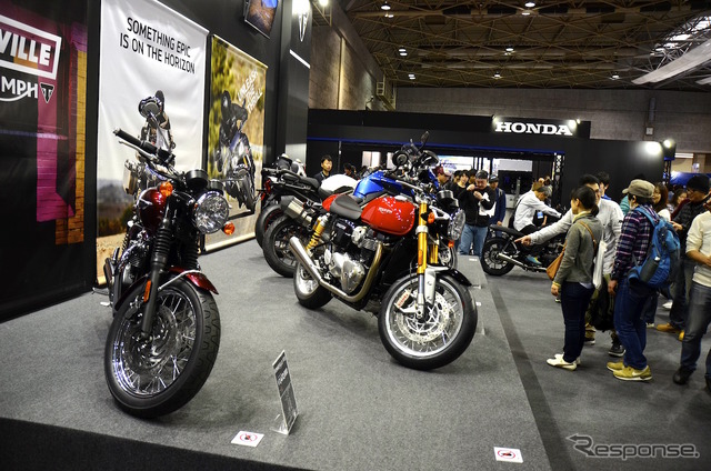 スラクストンRやボンネビルT120といった話題のモデルも展示されたトライアンフブース。