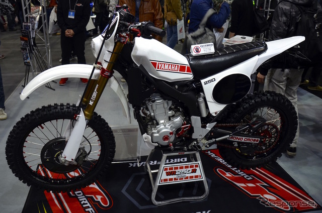モーターサイクルショー初出展のダートフリークのWR250Rカスタム。