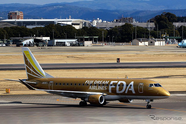 名古屋空港は多種多様な航空機が発着する。カラフルなFDAの機体は見ていても楽しい。