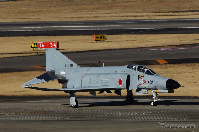 戦闘機の試験飛行は午後が中心となる。出てきたならラッキーだ。