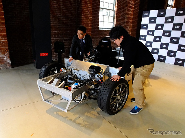 トミーカイラZZのプラットフォーム。溶接や組立は小阪金属工業(京都府舞鶴市)の新設工場(300平米)で行われる