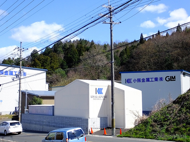量産型「トミーカイラZZ」の溶接・組立が行われる小阪金属工業(京都府舞鶴市)は300平米の専用工場を新設した