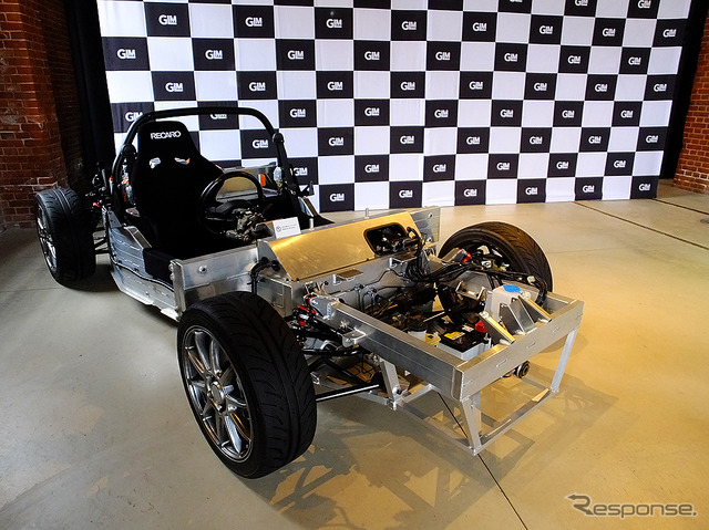 トミーカイラZZのプラットフォーム。溶接や組立は小阪金属工業(京都府舞鶴市)の新設工場(300平米)で行われる