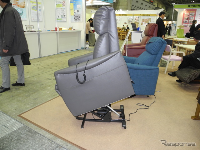 コイズミファニテックの電動立ち上がりリクライニングソファ