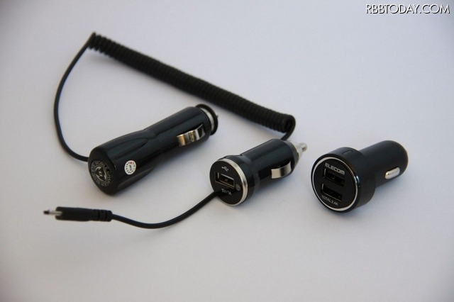 写真1:シガーソケットに差し込むタイプの充電アクセサリ