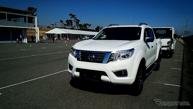 日産ピックアップ12代目、欧米豪などで販売される『NP300 NAVARA』（ナバラ）。3月に大磯で行われた日産日産小型商用車（LCV）オールラインナップ公開にて