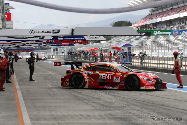 #38 RC F(GT500クラス)