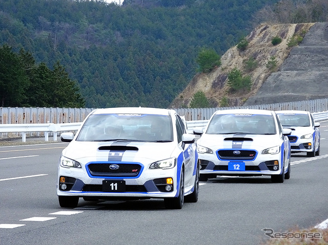 スバルドライビングアカデミートレーニング車（WRX STIやBRZなど）による高速周回路体験（栃木県佐野市、スバル研究実験センター）