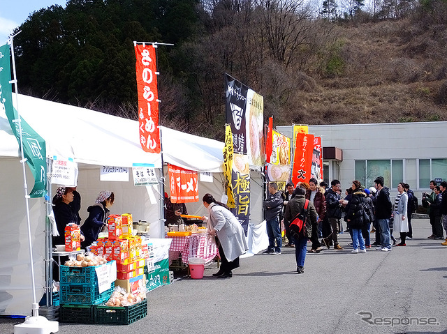 地元グルメや物産品も販売された（3月27日、スバルファンミーティング、栃木県佐野市・スバル研究実験センター）