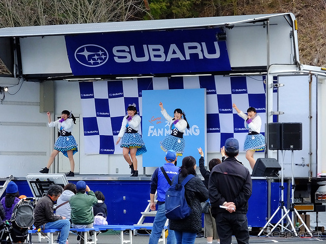 佐野ご当地アイドル「SANOブランドール」も会場に駆けつけた(3月27日、スバルファンミーティング、栃木県佐野市・スバル研究実験センター)