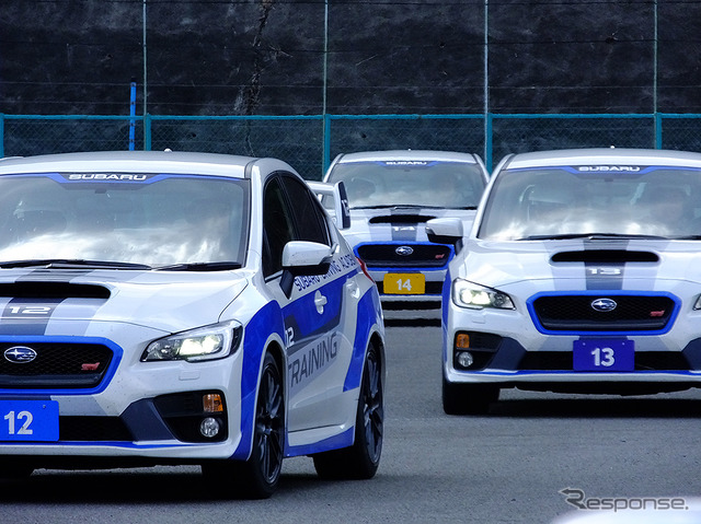 スバルドライビングアカデミートレーニング車(WRX STIやBRZなど)による高速周回路体験(栃木県佐野市、スバル研究実験センター)