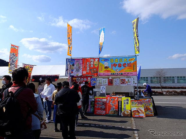 地元グルメや物産品も販売された（3月27日、スバルファンミーティング、栃木県佐野市・スバル研究実験センター）