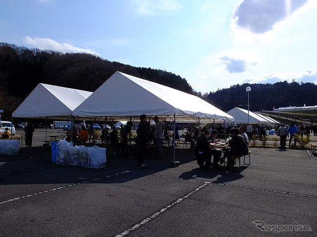 地元グルメや物産品も販売された(3月27日、スバルファンミーティング、栃木県佐野市・スバル研究実験センター)
