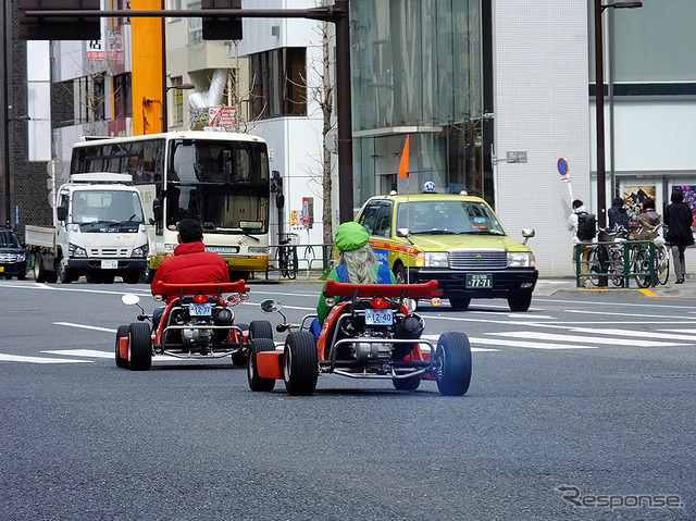 公道用レンタルカート「アキバカート」で東京を駆け抜けるインバウンドら