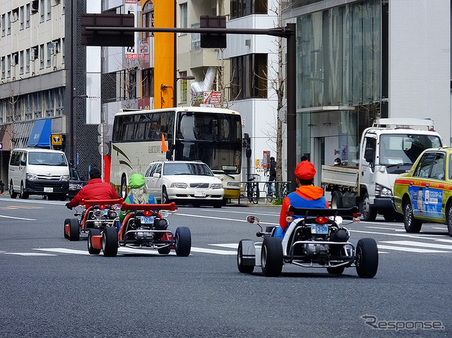 公道用レンタルカート「アキバカート」で東京を駆け抜けるインバウンドら