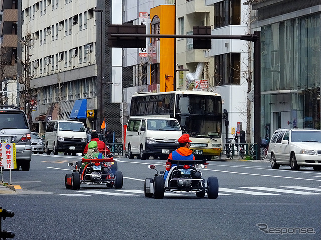 公道用レンタルカート「アキバカート」で東京を駆け抜けるインバウンドら