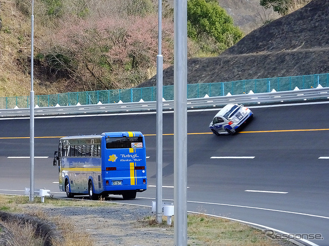 スバルファンミーティングの高速周回路バスツアーでは、角石路やマンホール路、わだち路など、さまざまな評価路もみえた(3月27日、栃木県佐野市・スバル研究実験センター)