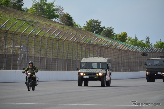 自衛隊車両