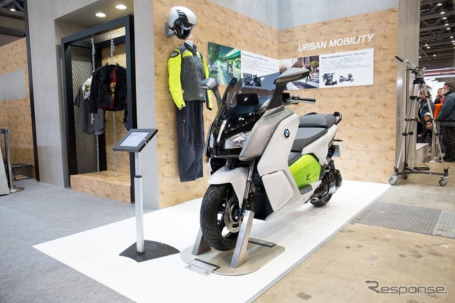 BMWブースの展示（東京モーターサイクルショー16）