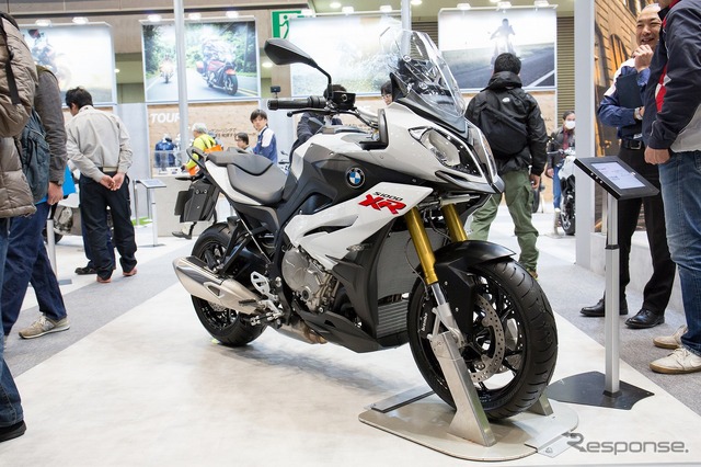BMWブースの展示(東京モーターサイクルショー16)