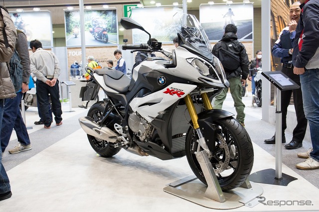 BMWブースの展示（東京モーターサイクルショー16）