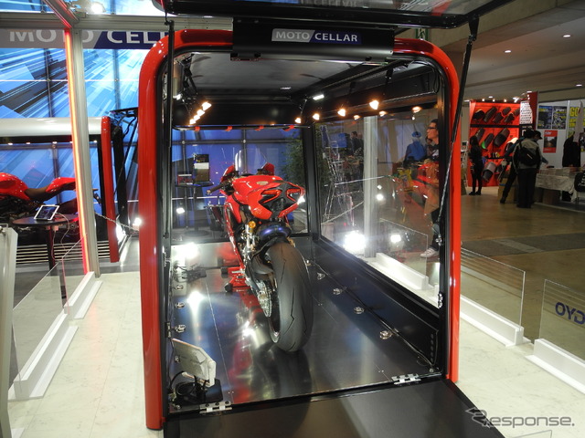 プレス工業が発売するバイクガレージ「モトセラー」