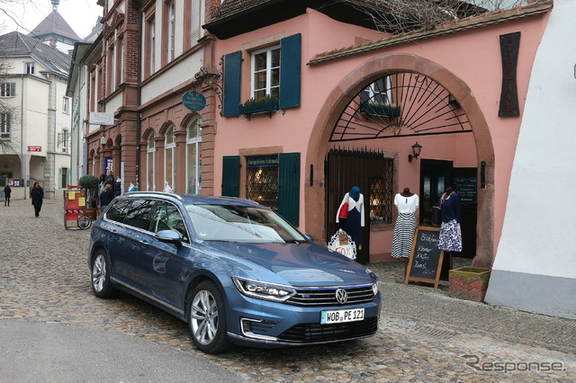 VW パサートGTE（フライブルク旧市街）（撮影場所は自動車進入可能エリア）