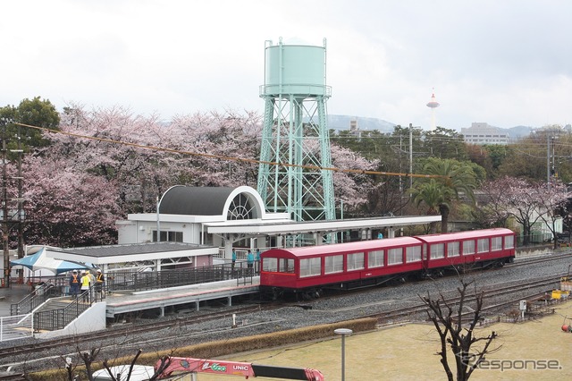 『SLスチーム号』の客車は新調された。