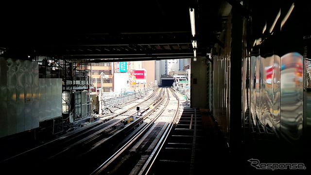 銀座線の線路脇に建ち始めた新たな軌道桁。銀座線の新しいホームは現ホームの130m東側（渋谷ヒカリエ側）にできる