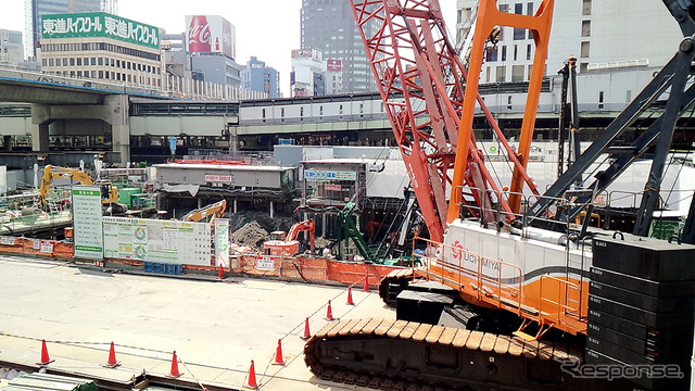 地下を行く渋谷川の移設工事や、東横線渋谷駅の解体、新たに建てられる東棟の基礎工事などがすすむ東口エリア