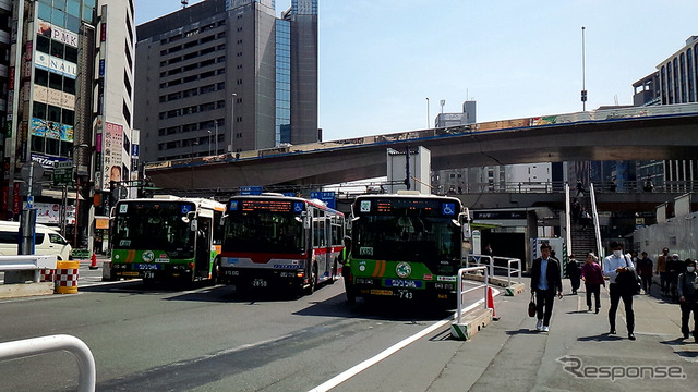 地下を行く渋谷川の移設工事や、東横線渋谷駅の解体、新たに建てられる東棟の基礎工事などがすすむ東口エリア