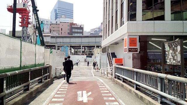 地下を行く渋谷川の移設工事や、東横線渋谷駅の解体、新たに建てられる東棟の基礎工事などがすすむ東口エリア