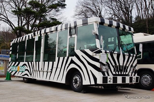 「バス」ではあるが、車体はトラックを改造したもの。いすゞ「フォワード」のCNG車がベース。