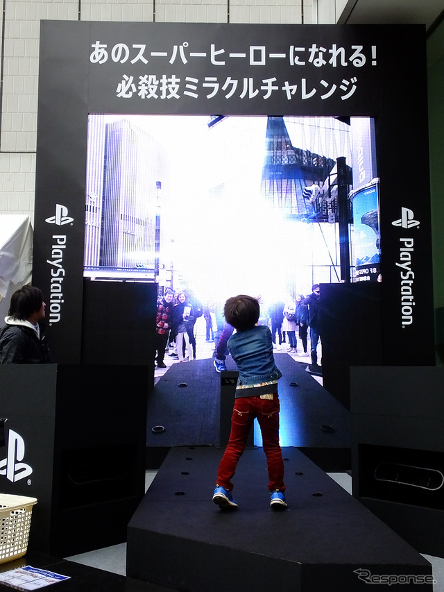 グランツーリスモ6やガンダムブレイカー3など9つのゲームが無料で試遊できる「みんなでできる!ファミリーパーク」(東京・銀座 ソニービル、4月10日まで)