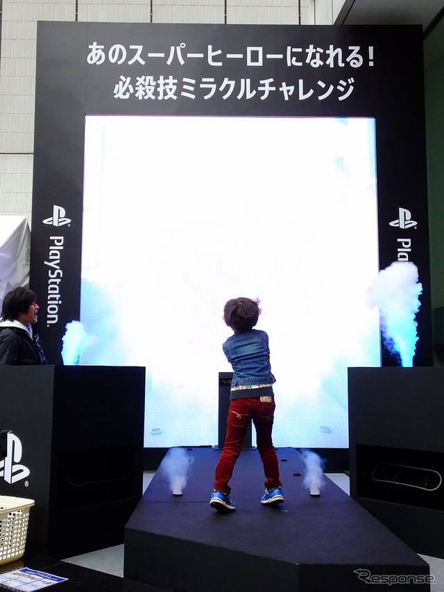 グランツーリスモ6やガンダムブレイカー3など9つのゲームが無料で試遊できる「みんなでできる!ファミリーパーク」(東京・銀座 ソニービル、4月10日まで)