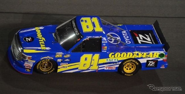 NASCAR 81号車 GOODYEAR/TZ Toyota Tundra (ライアン・トゥリュエックス選手)