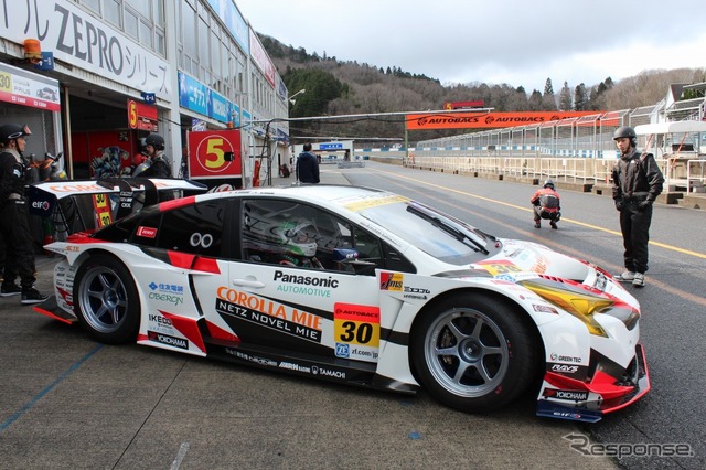 SUPER GT 30号車 TOYOTA PRIUS apr GT (永井 宏明選手/佐々木 孝太選手)