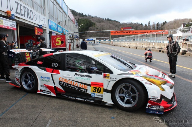 SUPER GT 30号車 TOYOTA PRIUS apr GT （永井 宏明選手／佐々木 孝太選手）