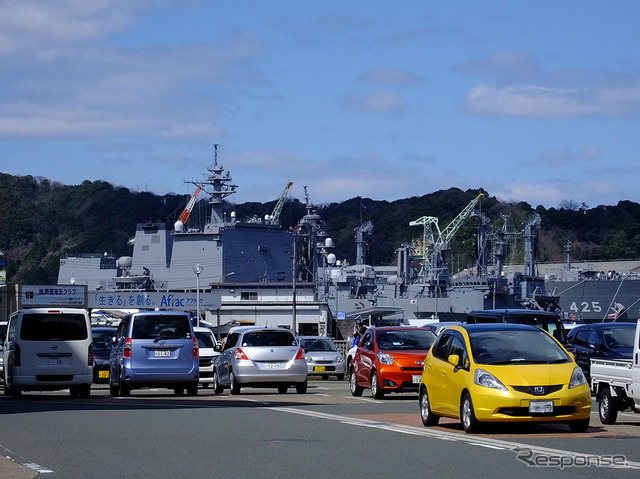 全長1kmにおよぶ一直線の北吸桟橋。軍艦が縦列に停泊する