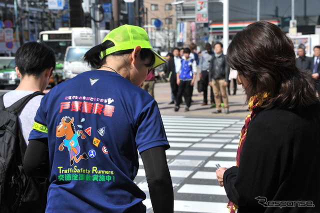 交通安全をよびかける警察官ランナー「戸塚TSR」
