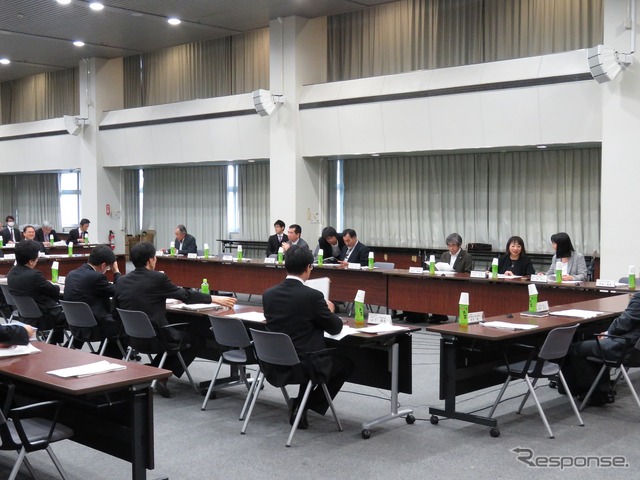 4月7日に国土交通省で開かれた交通政策審議会の小委員会。東京圏の新しい鉄道整備基本計画案が公表された。